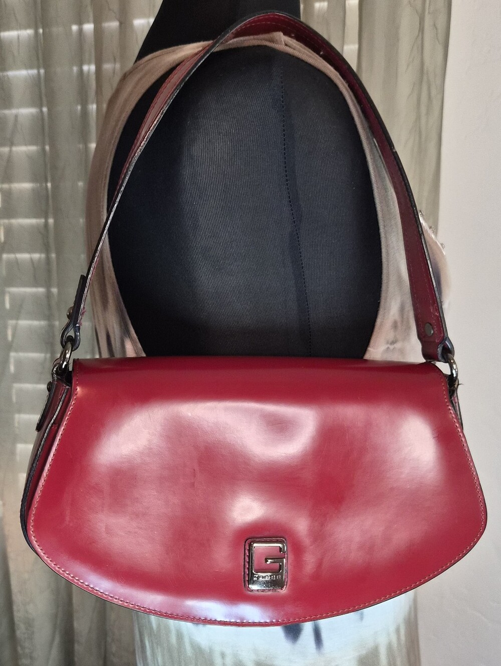 Vintage Guess Brand Red Leather Shoulder Bag with Signature G Accent EUC #0310